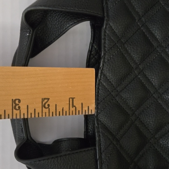 TAHARI. Black Quilted Tote Bag. Faux Leather. NWOT! - Picture 15 of 16